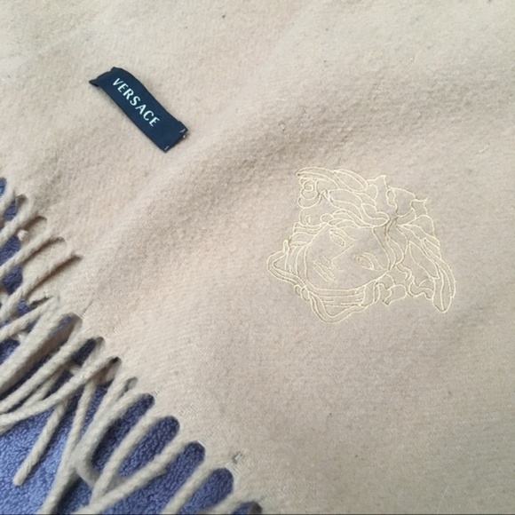Versace wool Medusa scarf - Picture 4 of 5